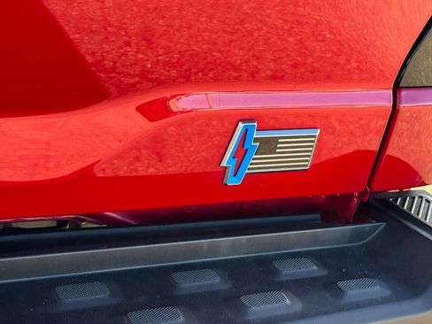 Used 2022 Ford F150 Lightning Platinum image 25