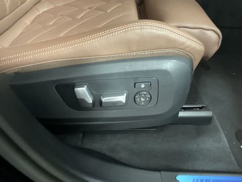 Used 2024 BMW X5 xDrive40i w/ M Sport Package AWD/4WD image 18