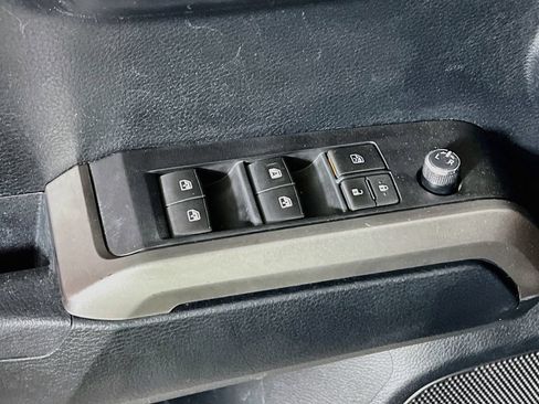 Used 2016 Toyota Tacoma SR5 RWD image 16