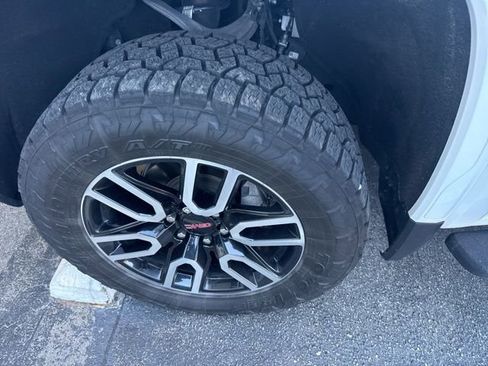 Used 2022 GMC Sierra 1500 AT4 w/ AT4 Premium Package image 5