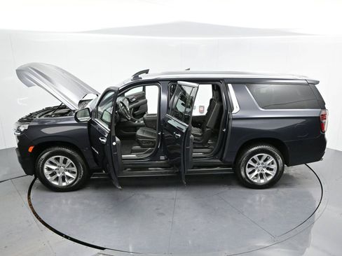 Used 2024 Chevrolet Suburban Premier AWD/4WD image 40