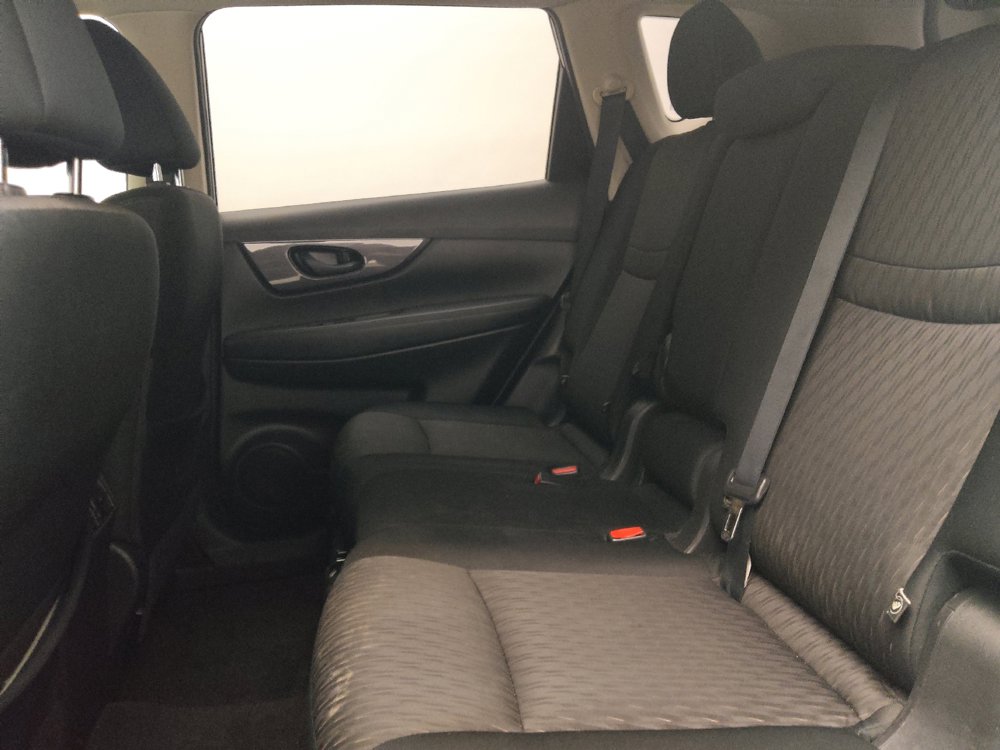 Used 2019 Nissan Rogue S FWD image 18