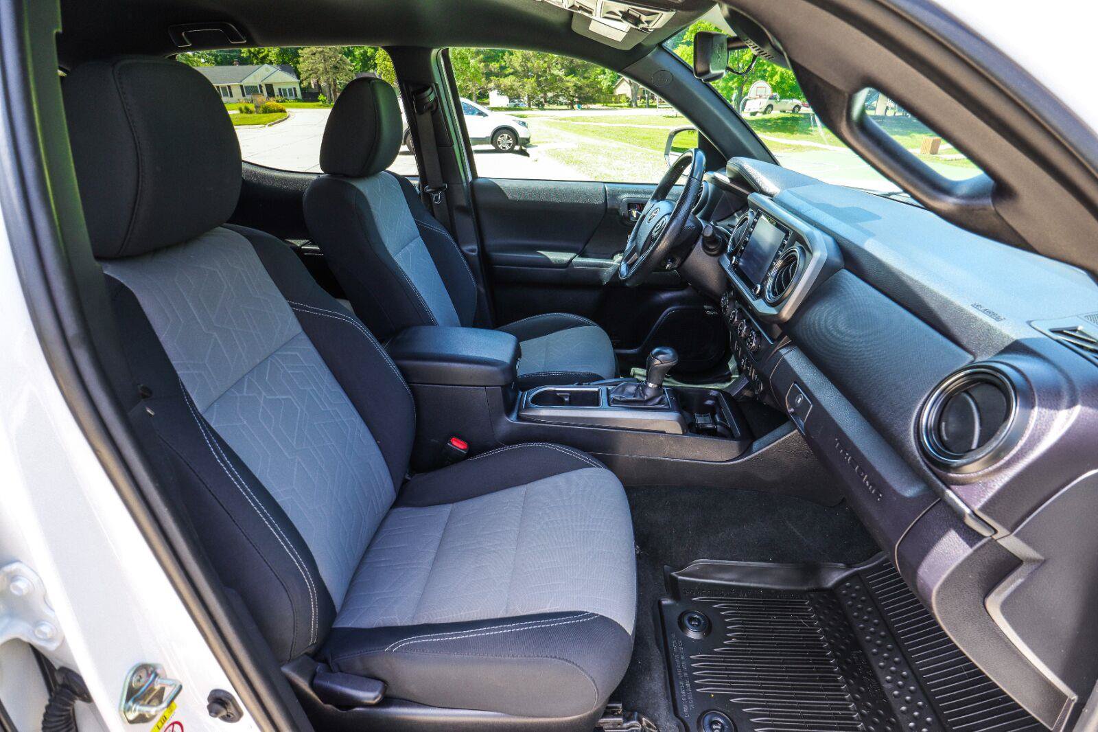 Used 2020 Toyota Tacoma TRD Off-Road AWD/4WD image 41