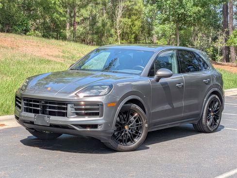 Certified 2024 Porsche Cayenne AWD/4WD image 1