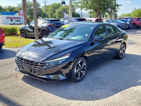 Used 2021 Hyundai Elantra Limited FWD image 3