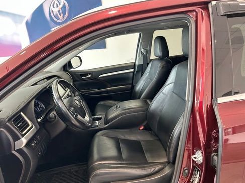 Used 2017 Toyota Highlander XLE AWD/4WD image 14