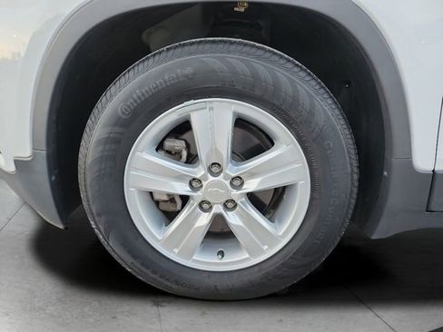 Used 2020 Chevrolet Trax LT w/ LT Convenience Package image 27