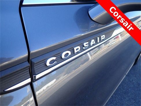 Used 2021 Lincoln Corsair AWD w/ Premium Package image 12