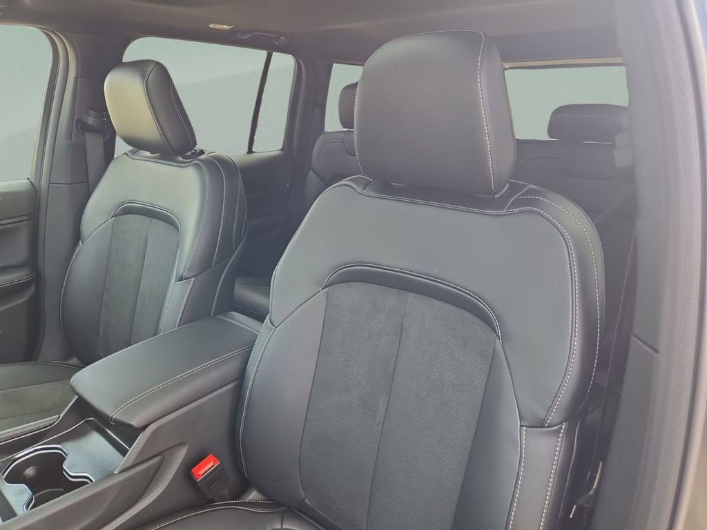 New 2025 Jeep Grand Cherokee Altitude RWD image 20