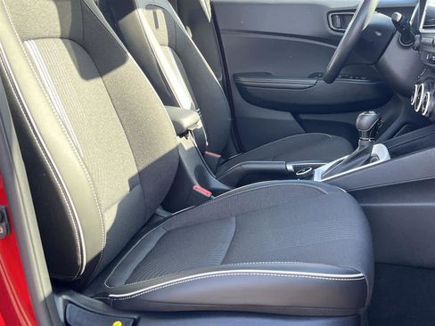 Used 2023 Hyundai Venue Limited image 16