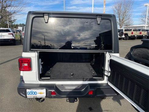 Used 2020 Jeep Wrangler Unlimited Sahara w/ Uconnect 4C Nav & Sound Group image 37