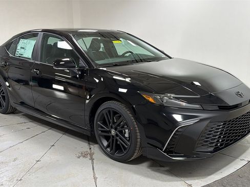 New 2026 Toyota Camry Hybrid image 3