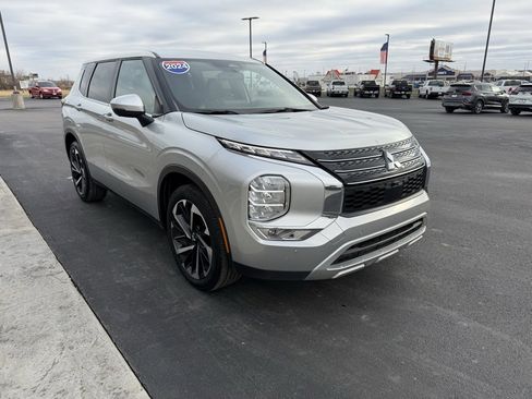Used 2024 Mitsubishi Outlander FWD image 4