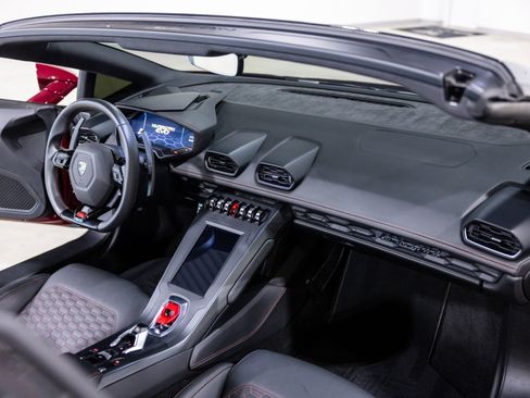 Used 2022 Lamborghini Huracan EVO RWD image 32