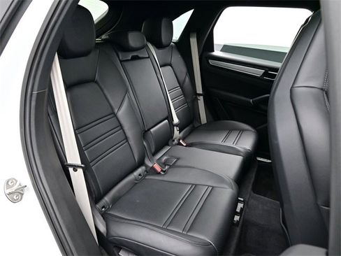 Used 2023 Porsche Cayenne Platinum Edition image 19