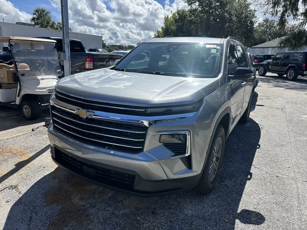 Used 2025 Chevrolet Traverse LT FWD image 7