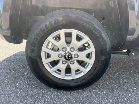 Certified 2025 Toyota Tacoma SR5 image 27