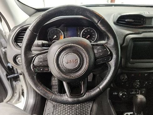 Used 2018 Jeep Renegade Altitude AWD/4WD image 22