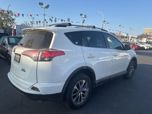 Used 2018 Toyota RAV4 XLE w/ Carpet Mat Package image 8