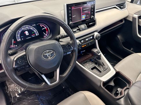 Used 2019 Toyota RAV4 Limited image 7