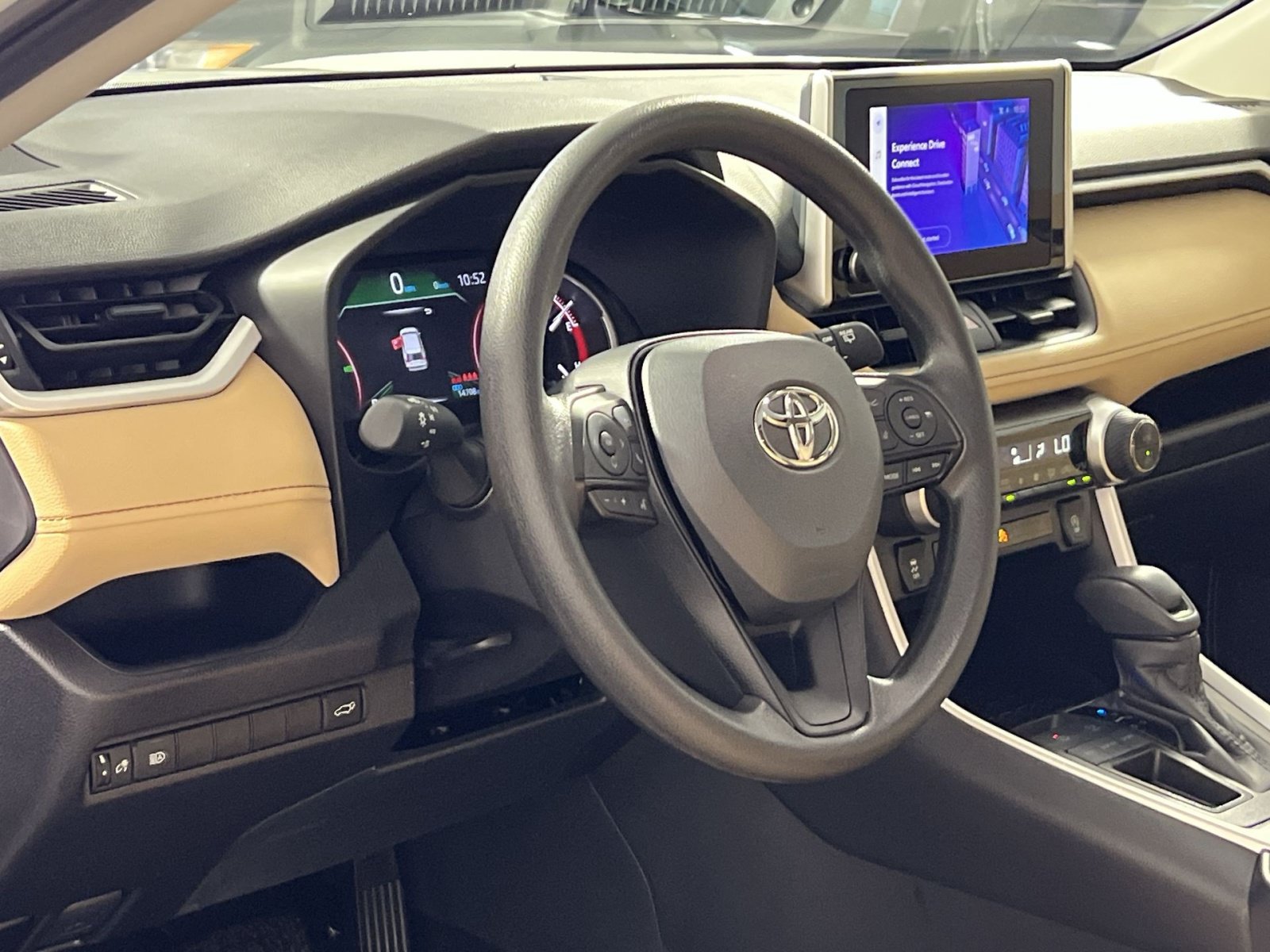 Used 2025 Toyota RAV4 XLE w/ Convenience Package FWD image 16