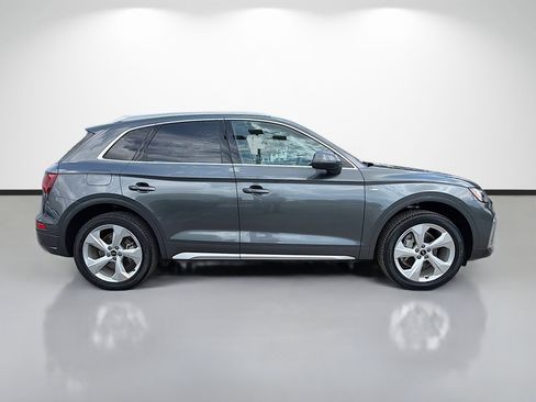Used 2022 Audi Q5 2.0T Premium Plus w/ Premium Plus Package AWD/4WD image 2