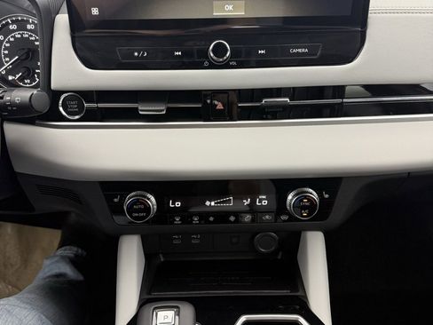 New 2025 Mitsubishi Outlander SE image 21