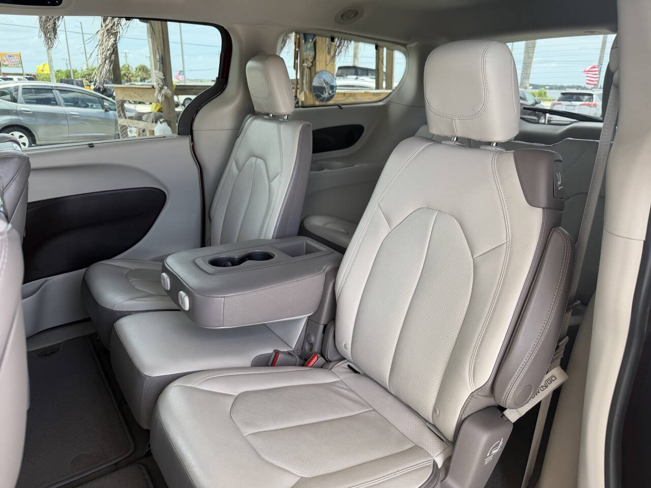 Used 2017 Chrysler Pacifica Touring-L Plus FWD image 17