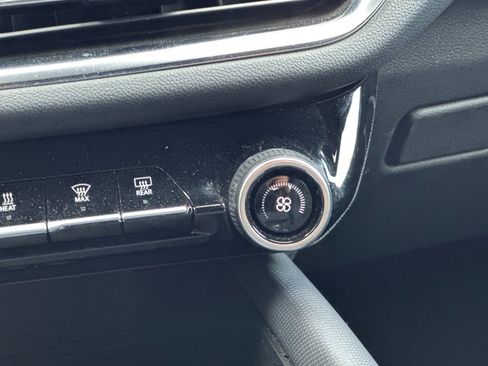 Used 2025 Chevrolet Equinox EV LT w/ Convenience Package image 31