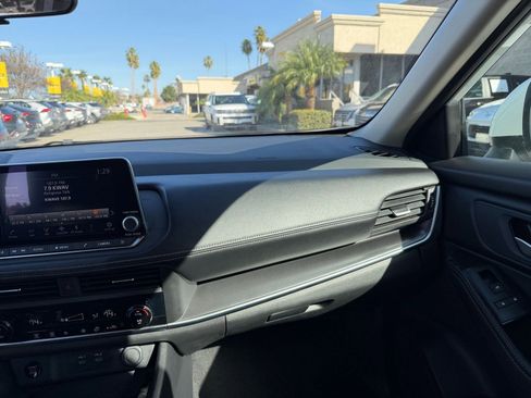 Used 2025 Nissan Rogue SV image 36