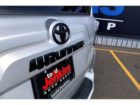 Used 2024 Toyota 4Runner SR5 AWD/4WD image 9