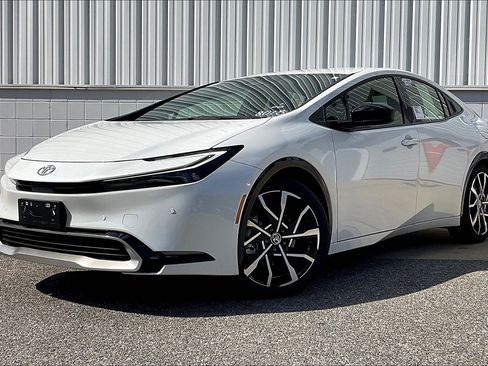 New 2026 Toyota Prius Plug-In Hybrid image 2