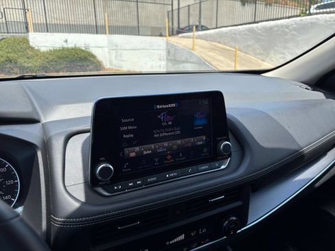 Used 2025 Nissan Rogue SV FWD image 20