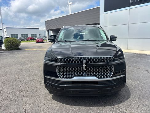 New 2026 Lincoln Navigator L Premier AWD/4WD image 2