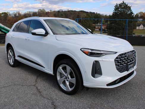 New 2025 Audi Q5 Premium Plus image 2