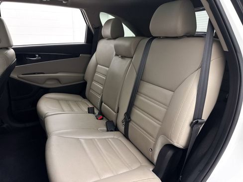 Used 2020 Kia Sorento EX FWD image 29