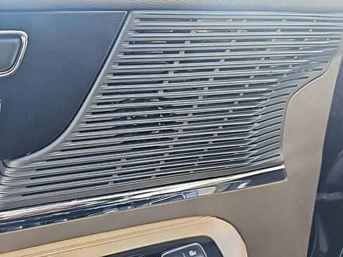 Used 2020 Lincoln Corsair FWD w/ Equipment Group 101A image 12