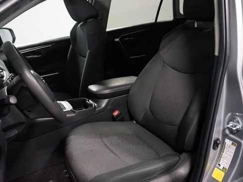 Used 2023 Toyota RAV4 XLE w/ Convenience Package FWD image 6