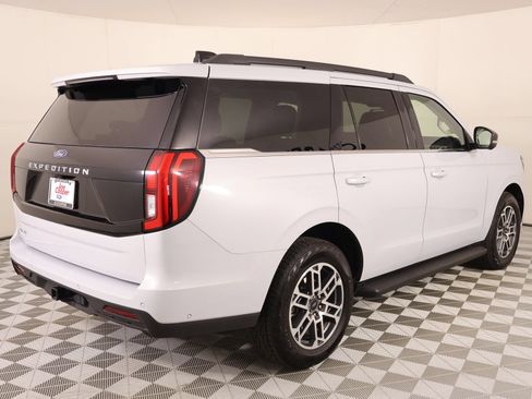 Used 2025 Ford Expedition Active AWD/4WD image 23