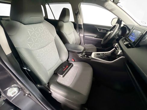 Used 2021 Toyota RAV4 XLE image 30