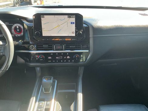 Used 2024 Nissan Pathfinder Platinum image 20