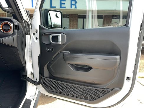 Used 2022 Jeep Gladiator Mojave w/ Trailer Tow Package image 14