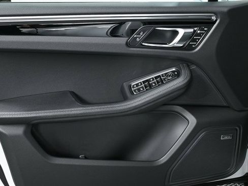 New 2025 Porsche Macan image 6