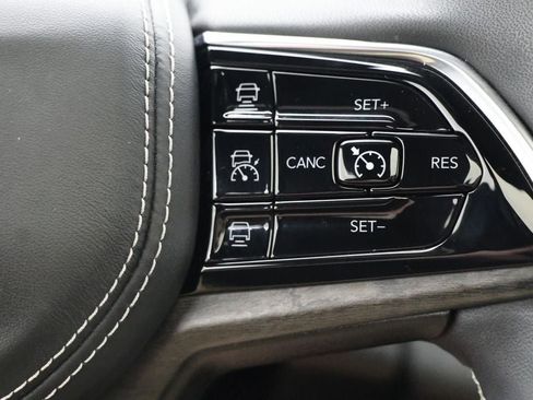 Used 2023 Jeep Grand Cherokee Overland w/ Luxury Tech Group IV AWD/4WD image 21
