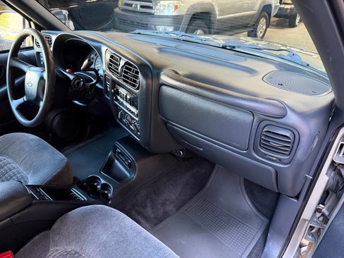 Used 2000 Chevrolet S10 Pickup LS w/ Preferred Equipment Group image 18