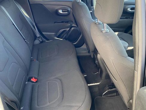 Used 2020 Jeep Renegade Latitude AWD/4WD image 25
