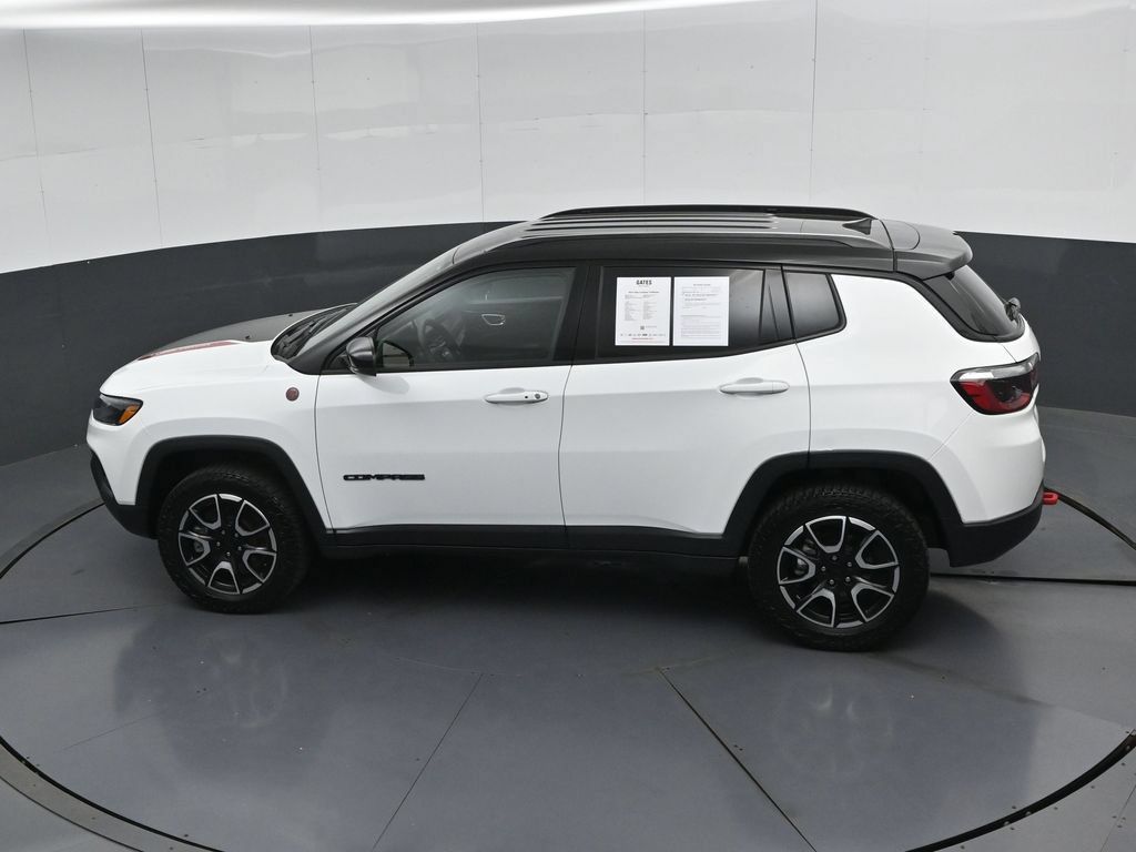 Used 2024 Jeep Compass Trailhawk AWD/4WD image 48