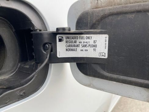 Used 2017 Volkswagen Jetta SEL FWD image 16