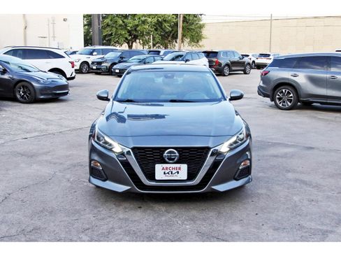 Used 2021 Nissan Altima 2.5 SV FWD image 2