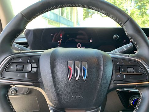 Used 2025 Buick Encore GX Preferred image 25